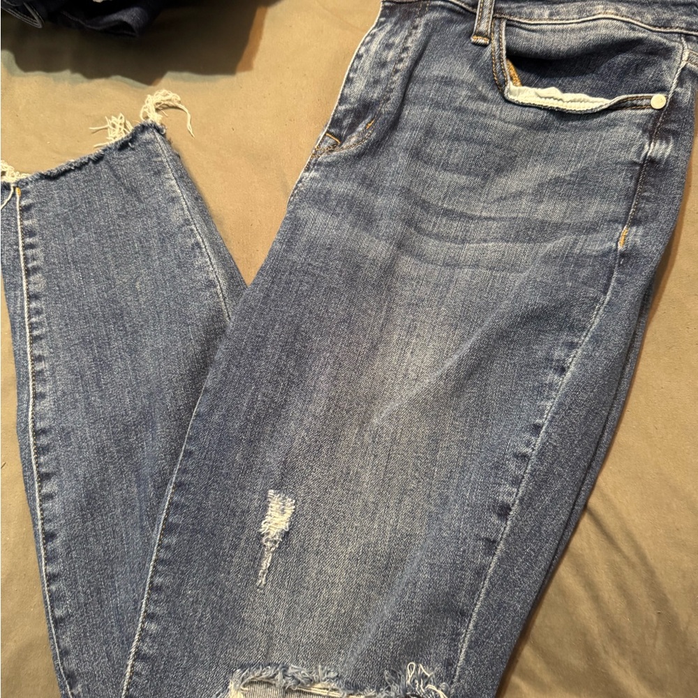 Judy Blue Ankle Cropped Blue Jeans with distressed knees